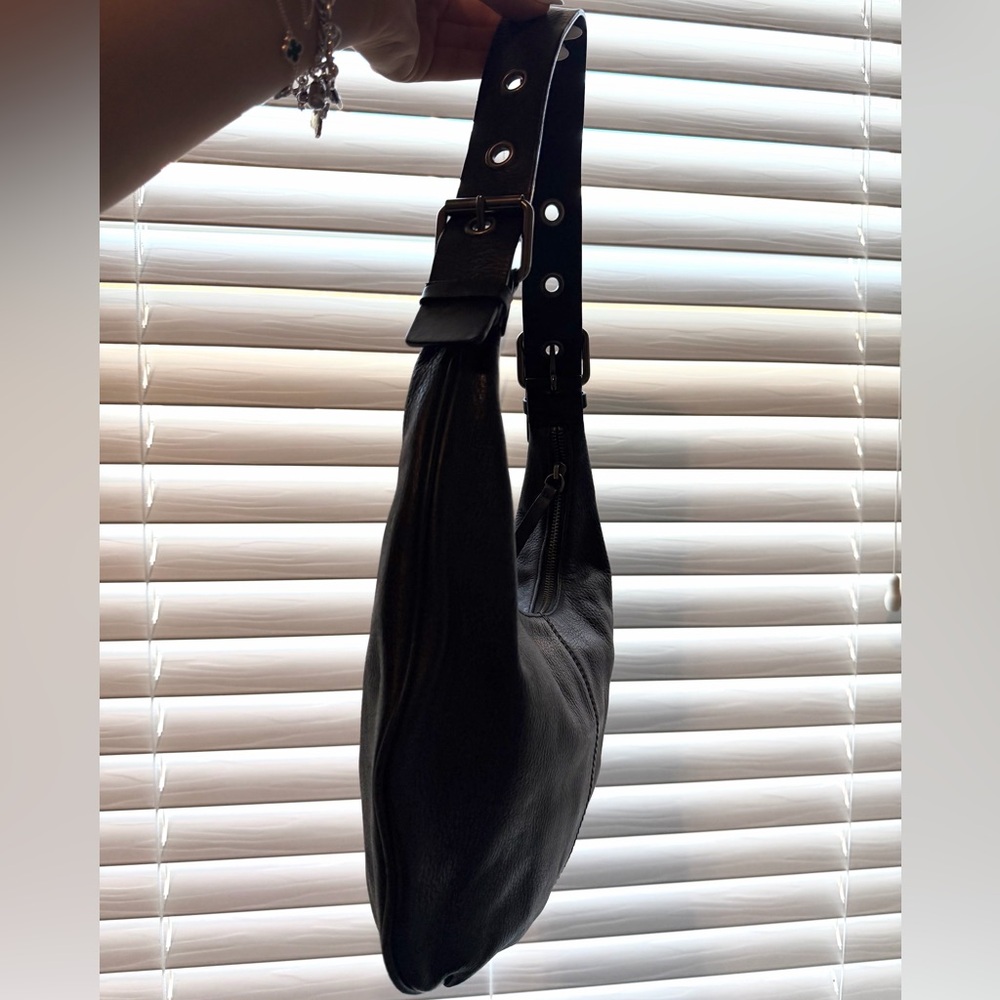‼️SOLD‼️ BANANA REPUBLIC Half-Moon Leather shoulder bag - Picture 3 of 8